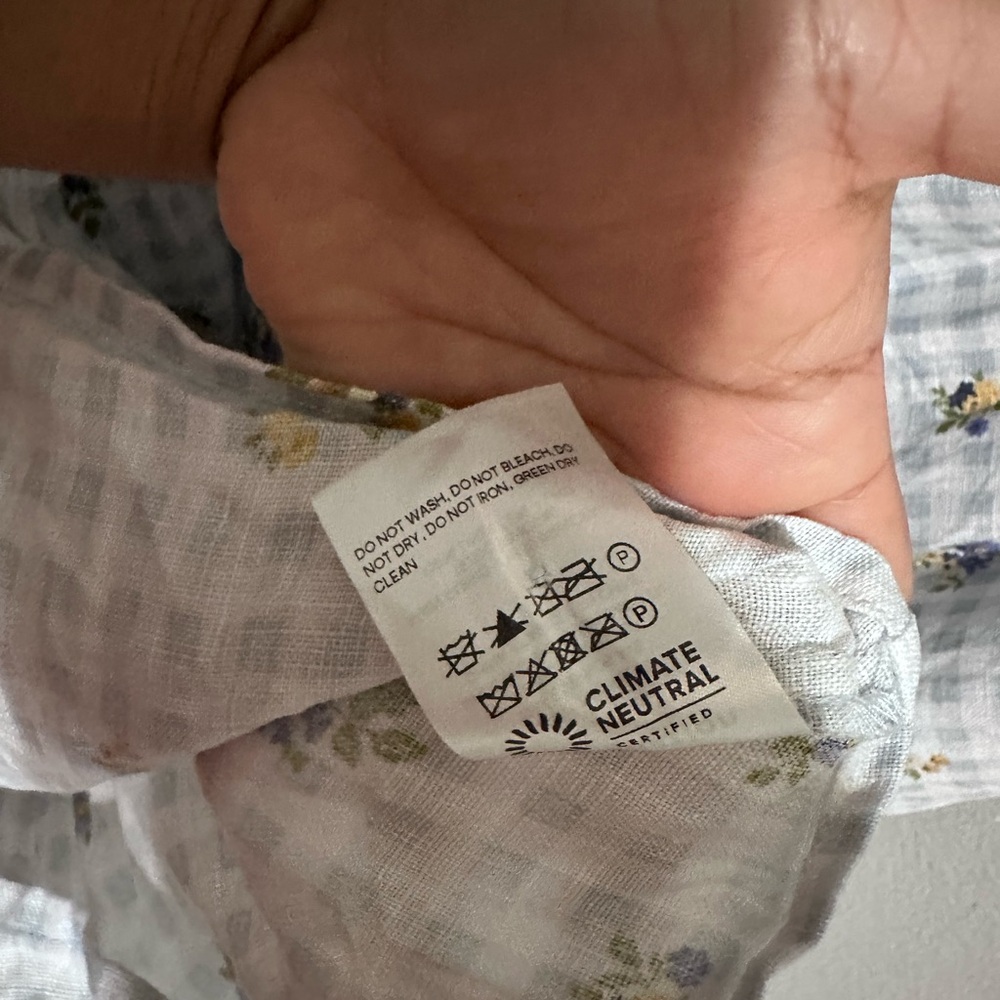 Like new, Reformation Maegan Linen Floral Dress
Wore once for birthday pictures - Picture 13 of 14